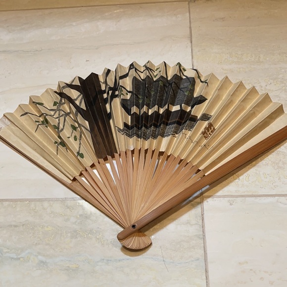 Final Price Drop: Small Lot of Vintage Asian Fans - Picture 8 of 15